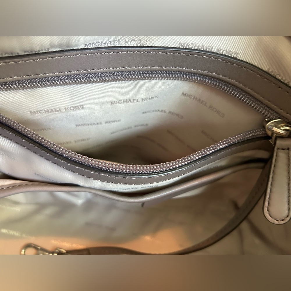 NWOT Authentic MICHAEL KORS Bucket Bag Purse - excellent unused condition - Picture 7 of 13